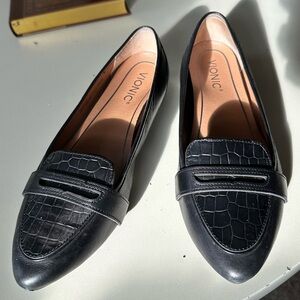 Vionic Savannah leather loafer flats size 8
